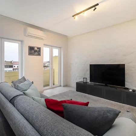 Whome Prime Portal To Your Gateway To Urban Wonders Apartment