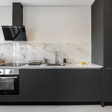 Whome Prime Portal To Your Gateway To Urban Wonders Appartamento Oporto