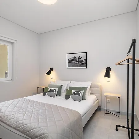 Whome Prime Portal To Your Gateway To Urban Wonders Appartamento Oporto